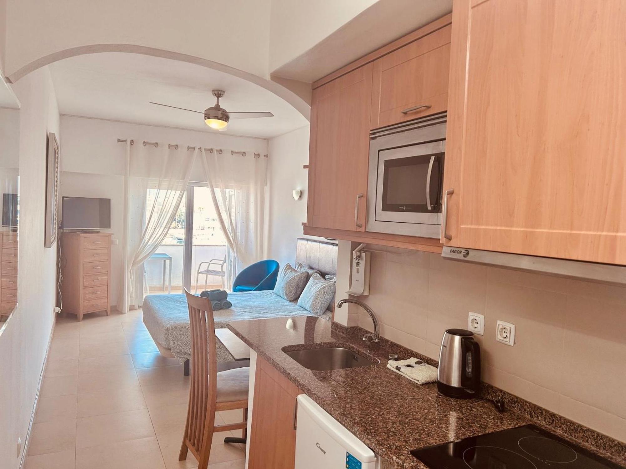 Lagos Main Avenue Studio With Marina View Balcony Екстериор снимка