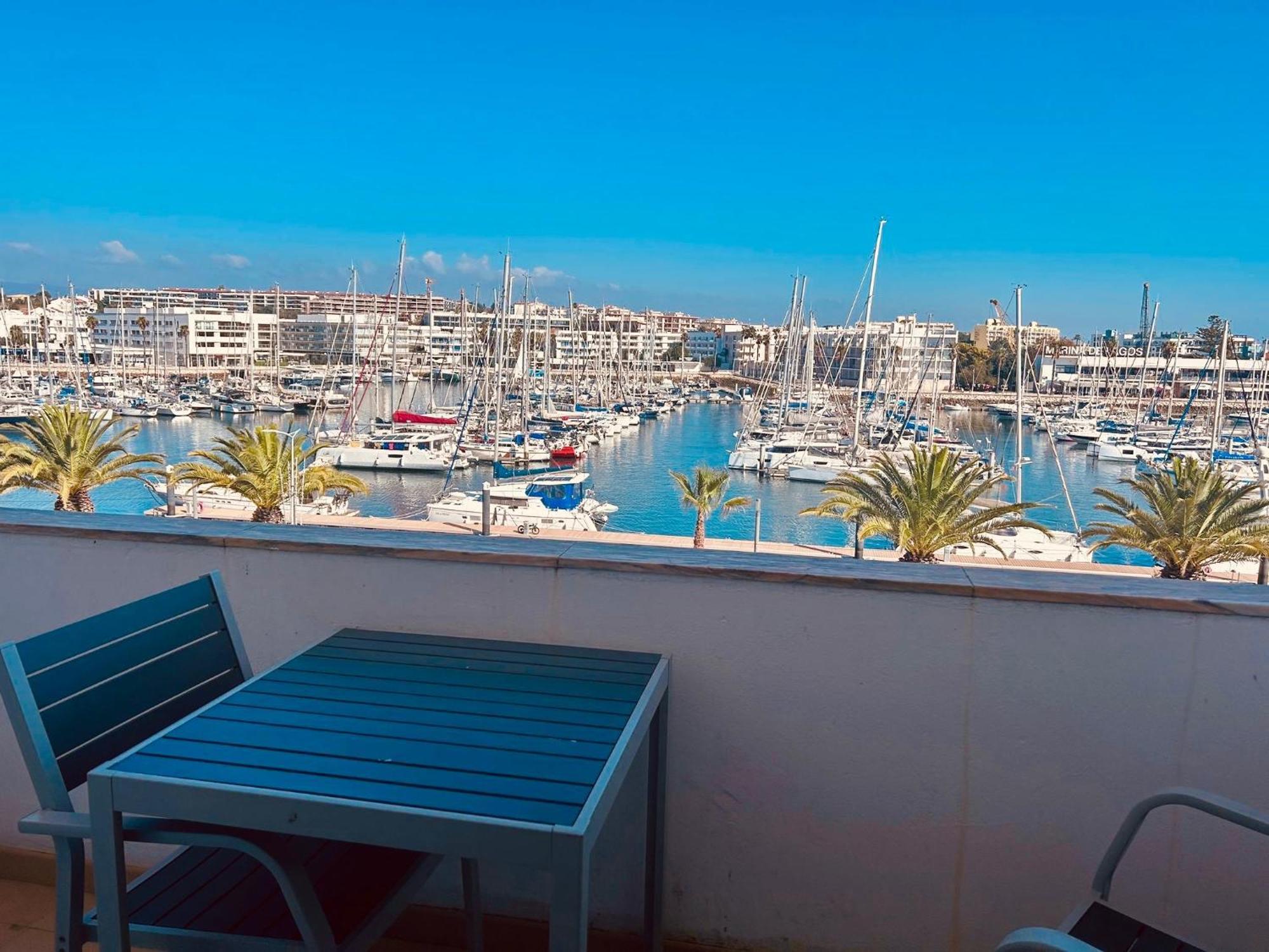 Lagos Main Avenue Studio With Marina View Balcony Екстериор снимка